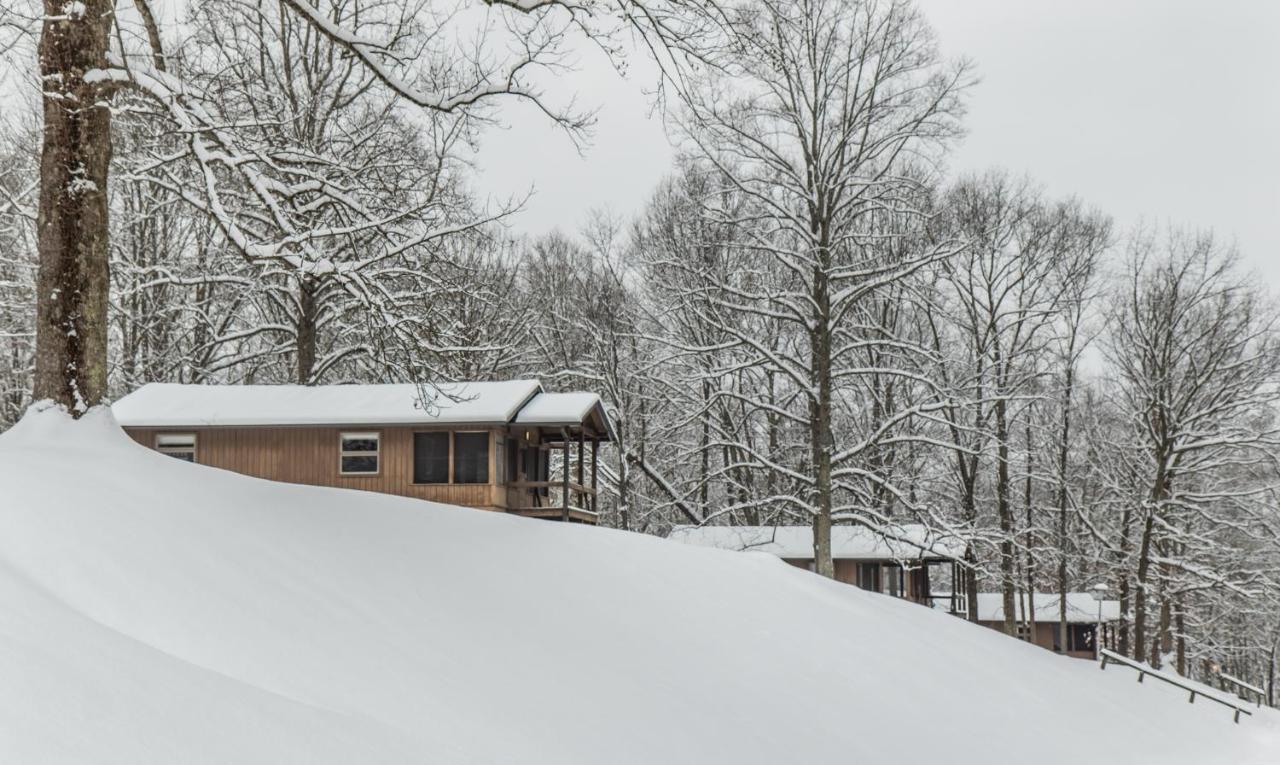 Burr Oak Lodge And Conference Center Glouster Exteriér fotografie